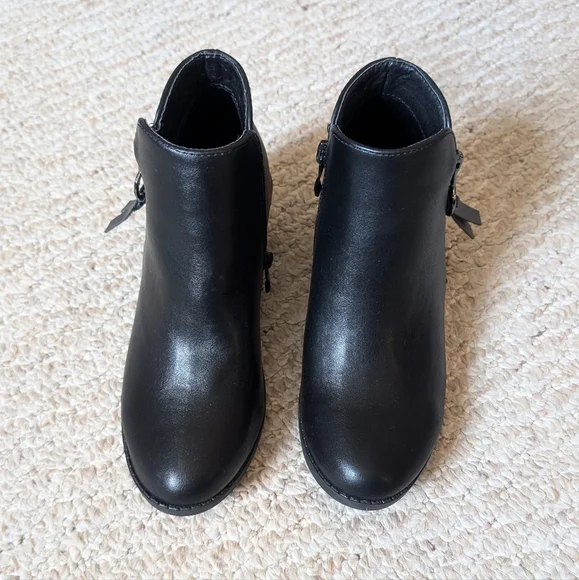 Black heeled ankle boots - Picture 3 of 6